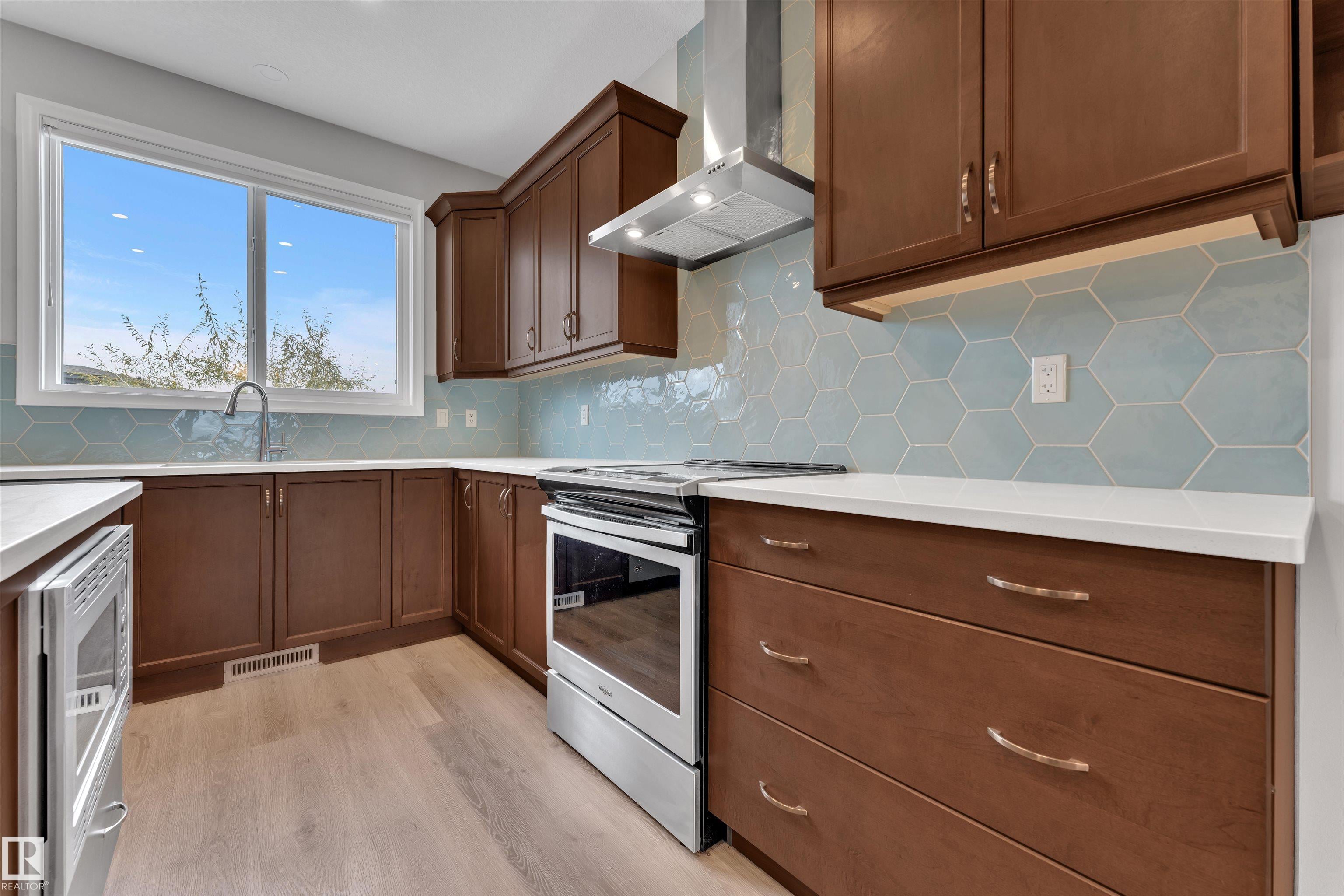 176 CHARLESWORTH DR SW