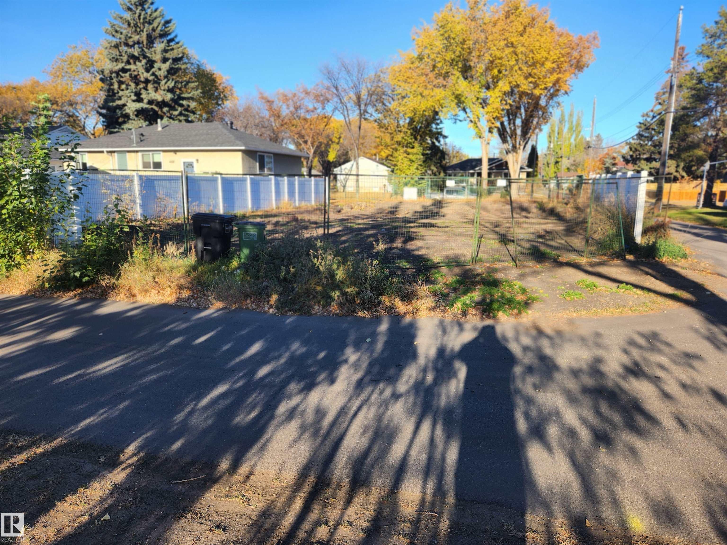 8419 64 AV NW