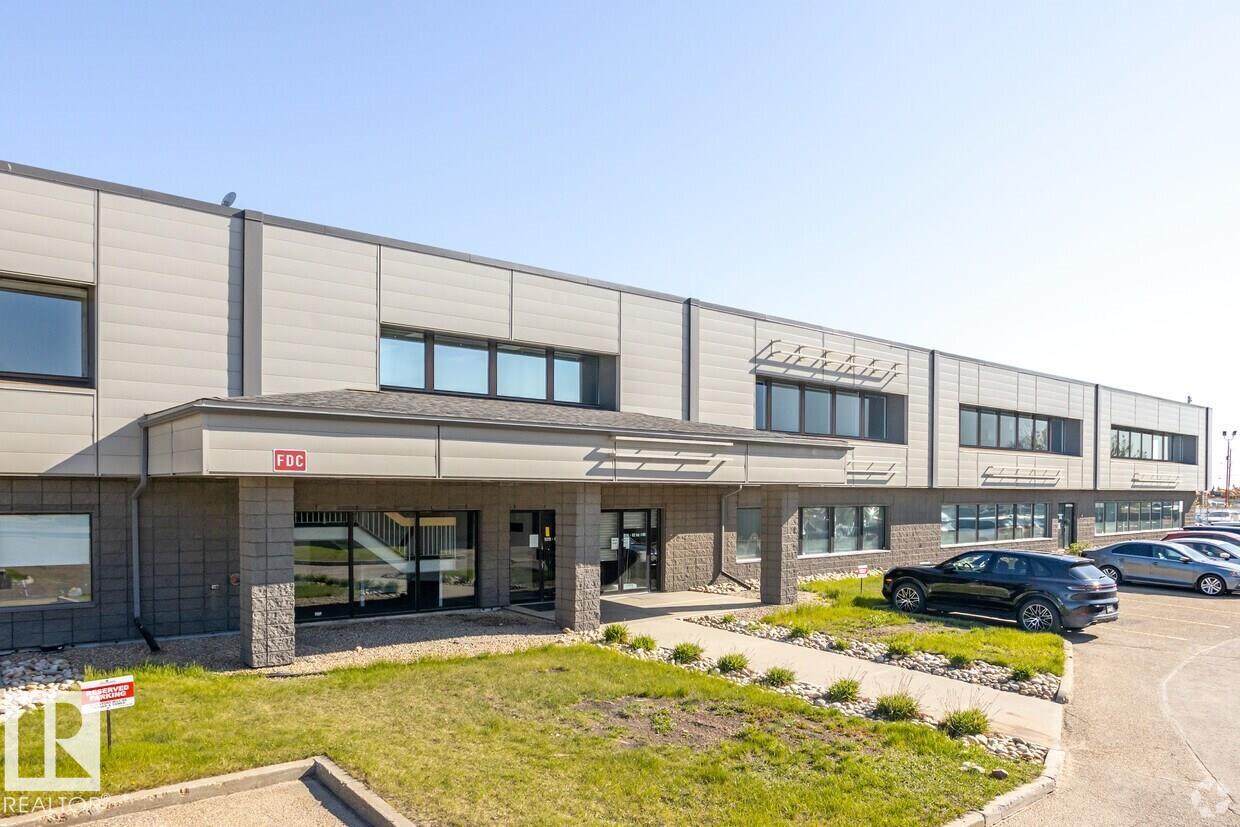 18224 102 AV NW