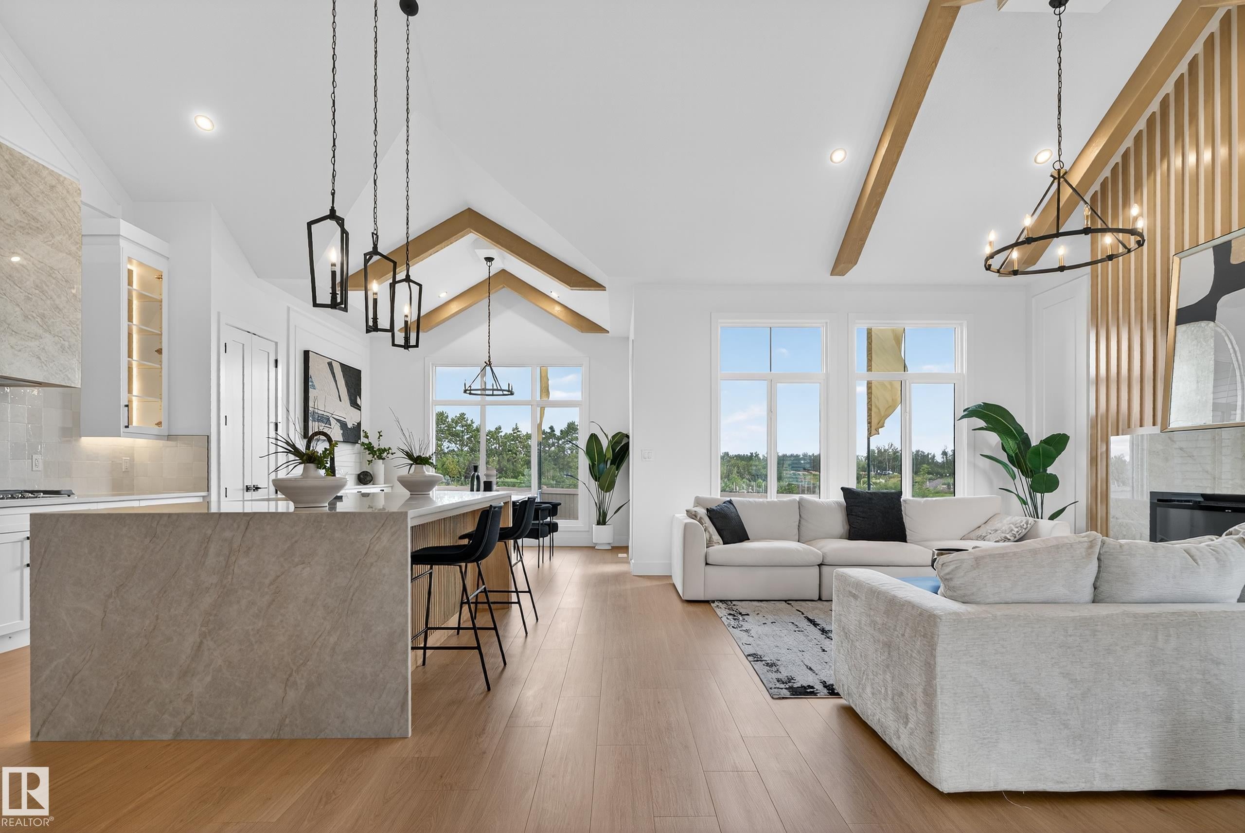712 166 AV NE NE