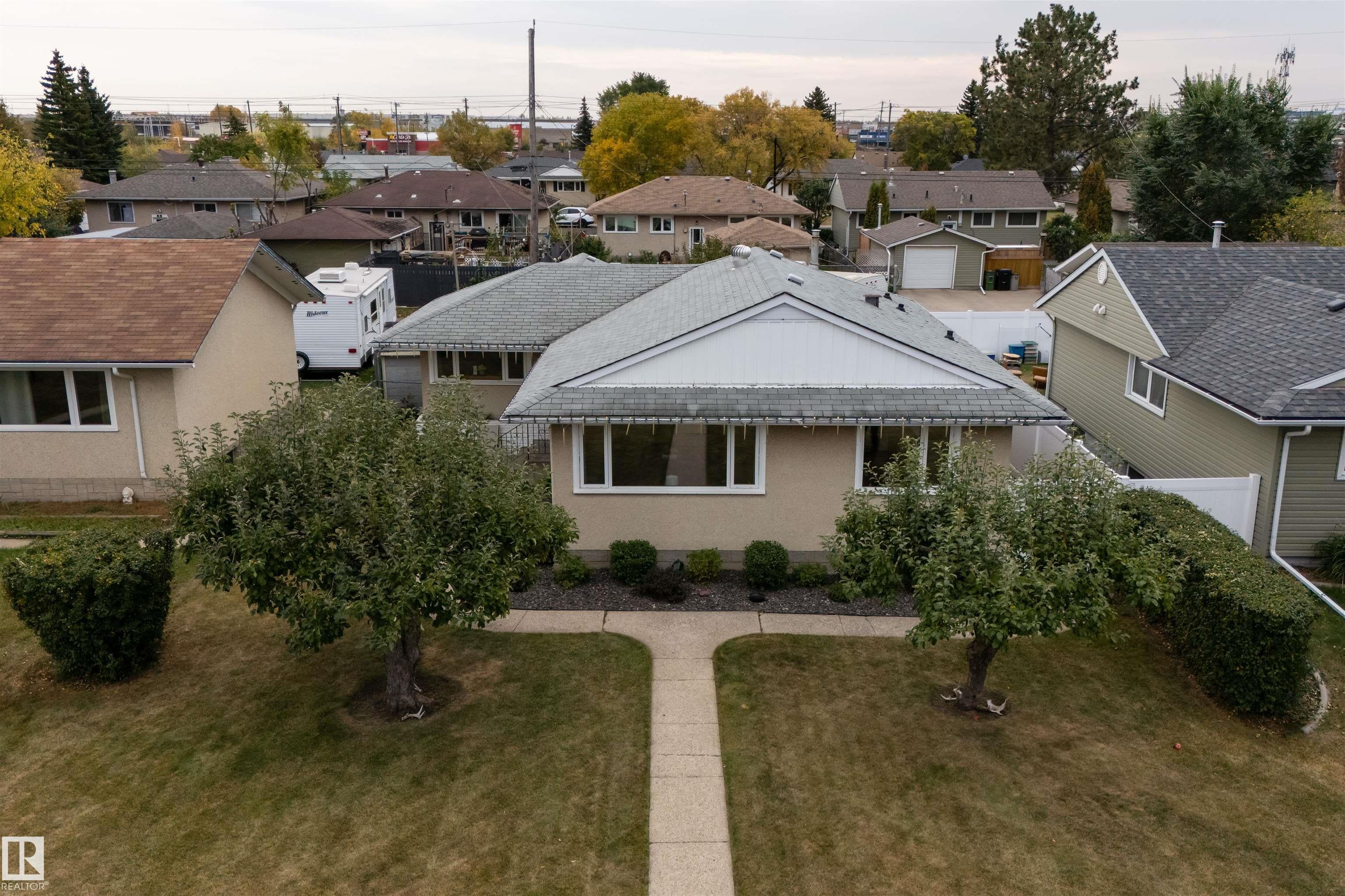 7719 71 AV NW