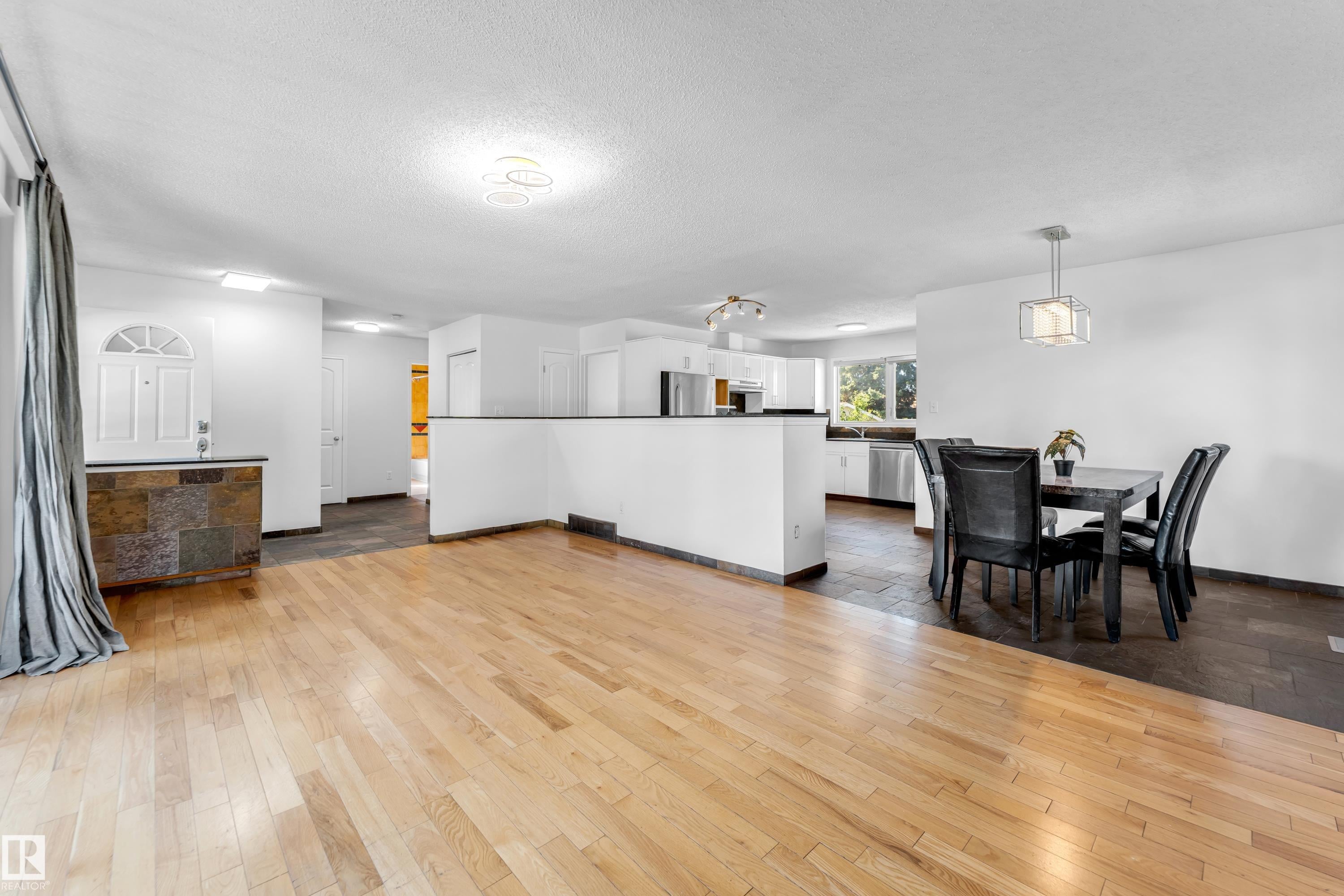 4240 86 ST NW