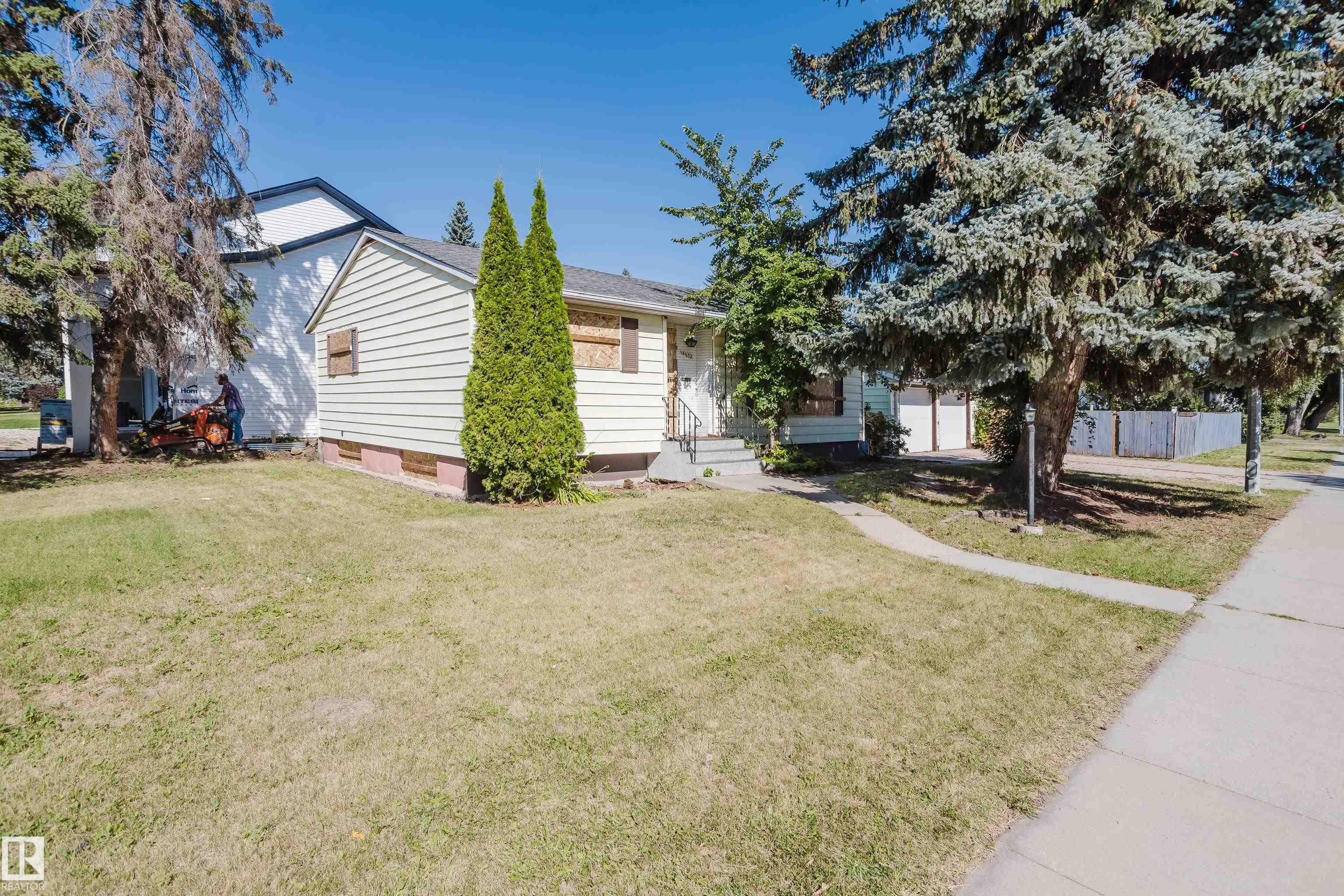 14632 95 AV NW