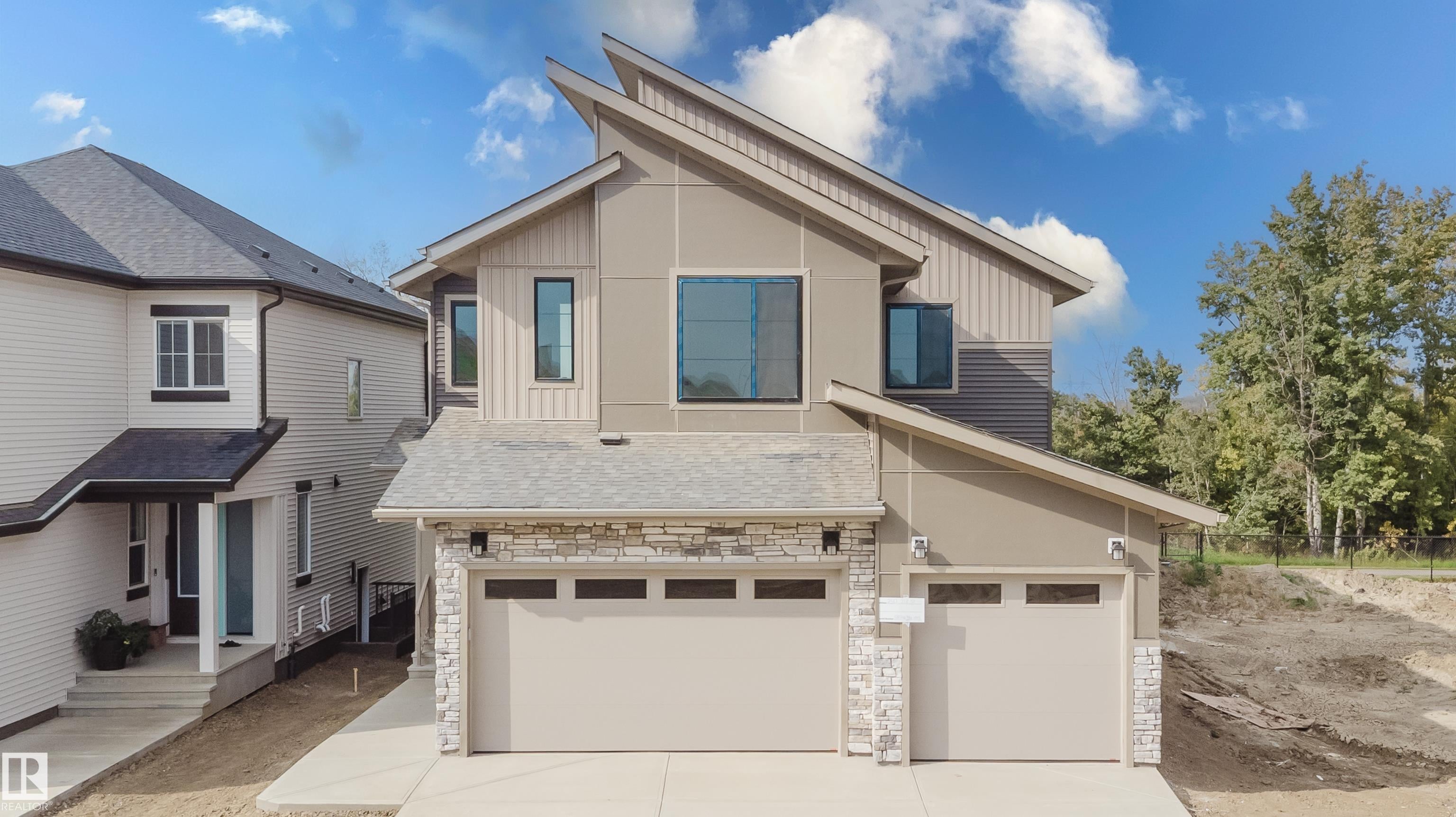 2512 213 ST NW